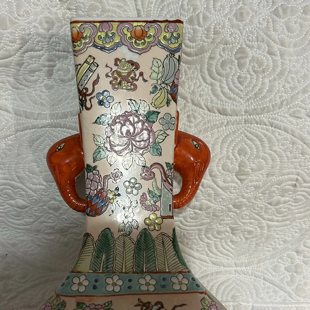 Beautiful‎ large elephant handled Oriental vase